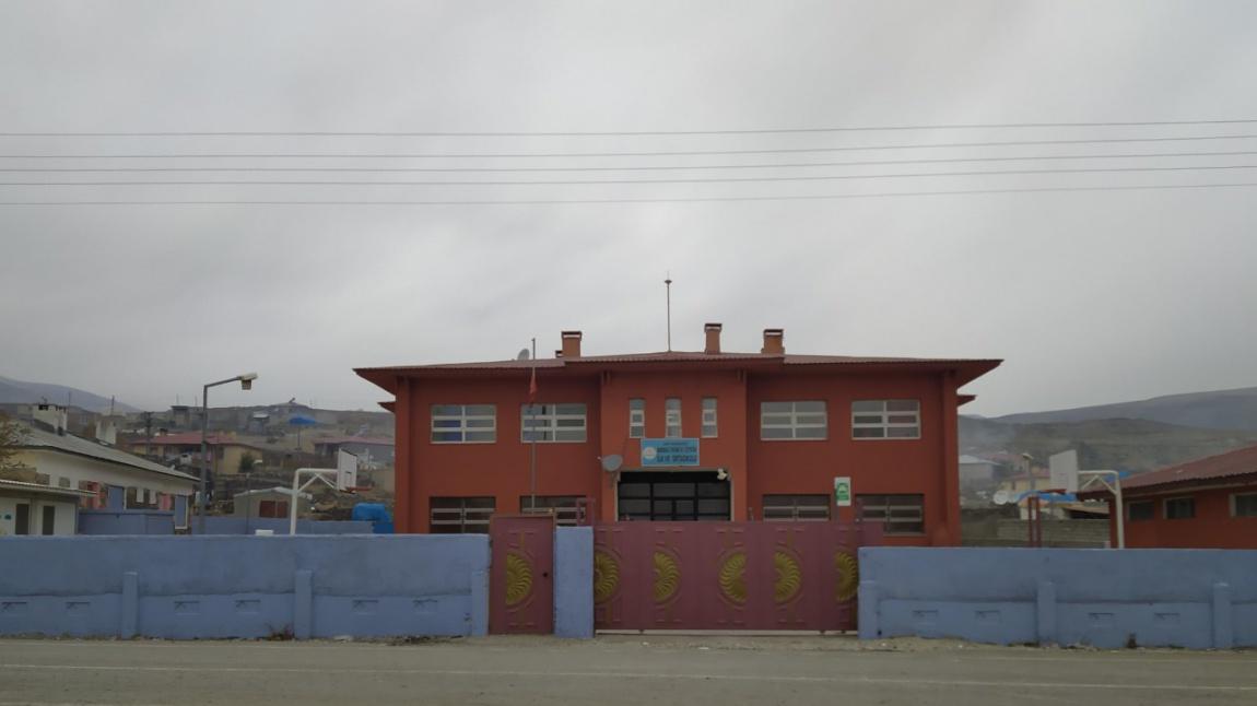 Bardaklı Hüsnü M.Özyeğin Ortaokulu Fotoğrafı